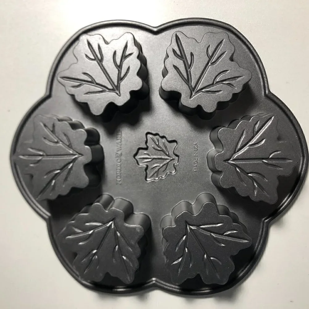 NORDIC WARE Cast Aluminum MAPLE LEAF Cake Mold Muffin Baking Pan Made in USA 249